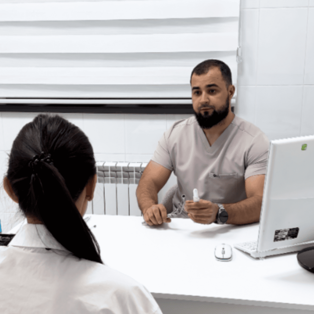 Консультация врача с пациентом